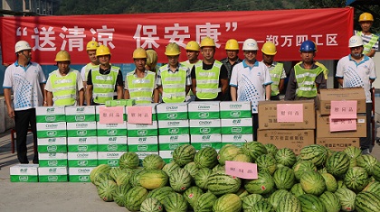 2018年8月12日 郑万铁路 丁正玛：一声辛苦，一心清凉-郑万项目四工区“送清凉，保安康”慰问活动纪实.jpg