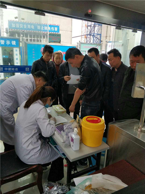 采血.jpg 采血.jpg