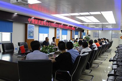 青年员工座谈会.JPG 青年员工座谈会.JPG