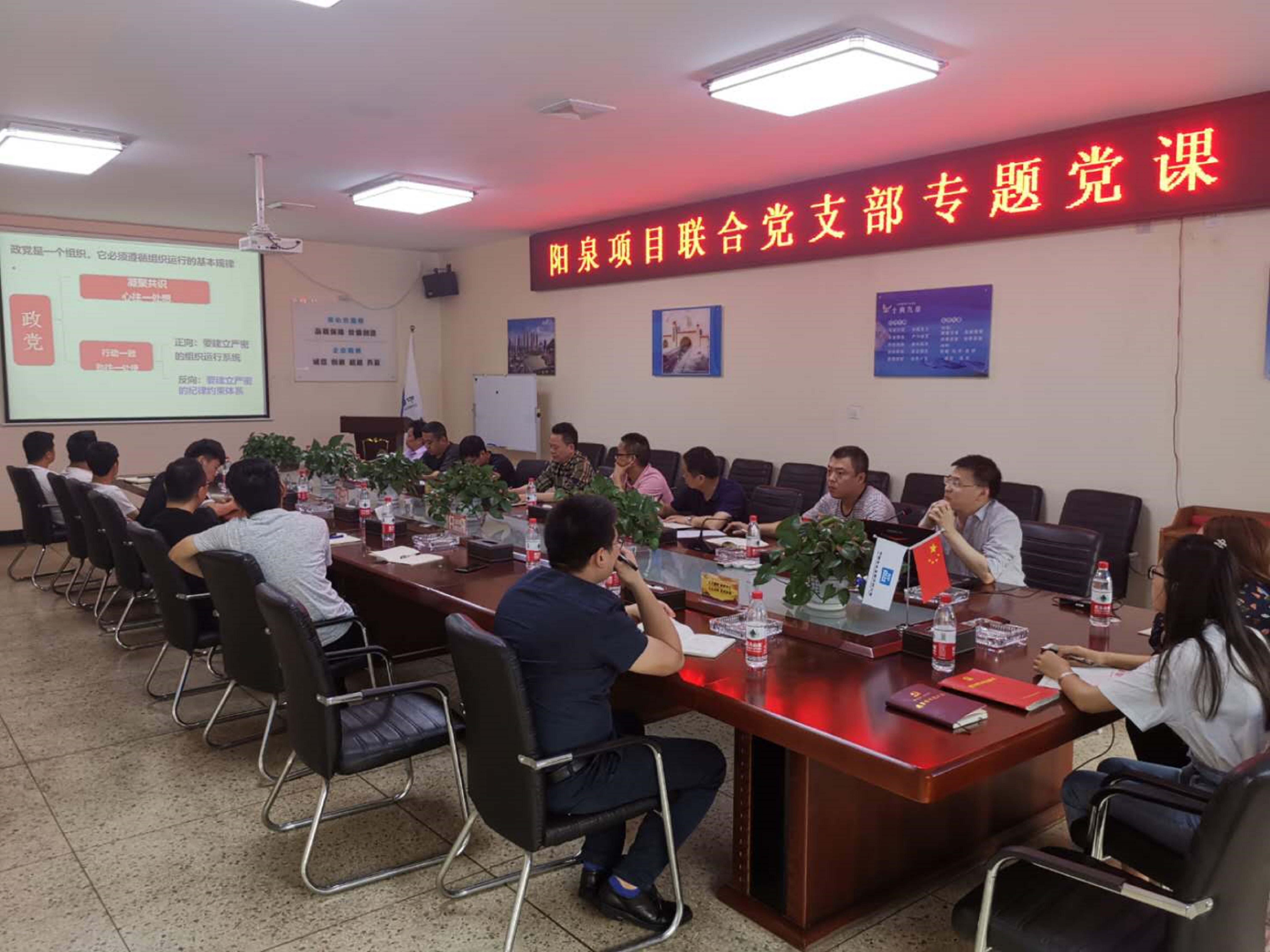 会议照片 (2).jpg 会议照片 (2).jpg