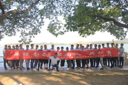 大合影_420.jpg 大合影_420.jpg