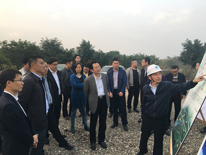 为沙坪坝建委乔明佳讲解工程重难点_副本.jpg