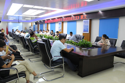汕北大道项目党支部组织学习《反对自由主义》.JPG