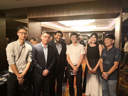 隧道公司一行人与协会主席合影-420.jpg