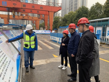 九号线八标管理人员为中建市政海外部来访人员讲解1.jpg