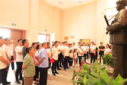 参观邱少云纪念馆.jpg 参观邱少云纪念馆.jpg