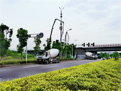 浇筑现场.JPG 浇筑现场.JPG