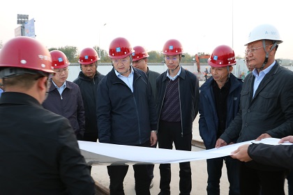 现场施工进度图审阅-420.JPG 现场施工进度图审阅-420.JPG