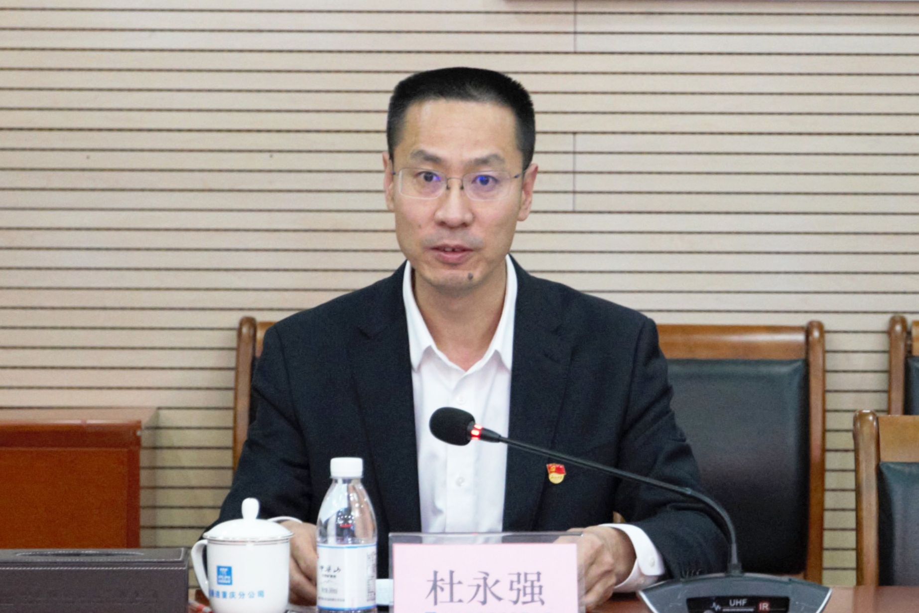 杜董单人修图.jpg