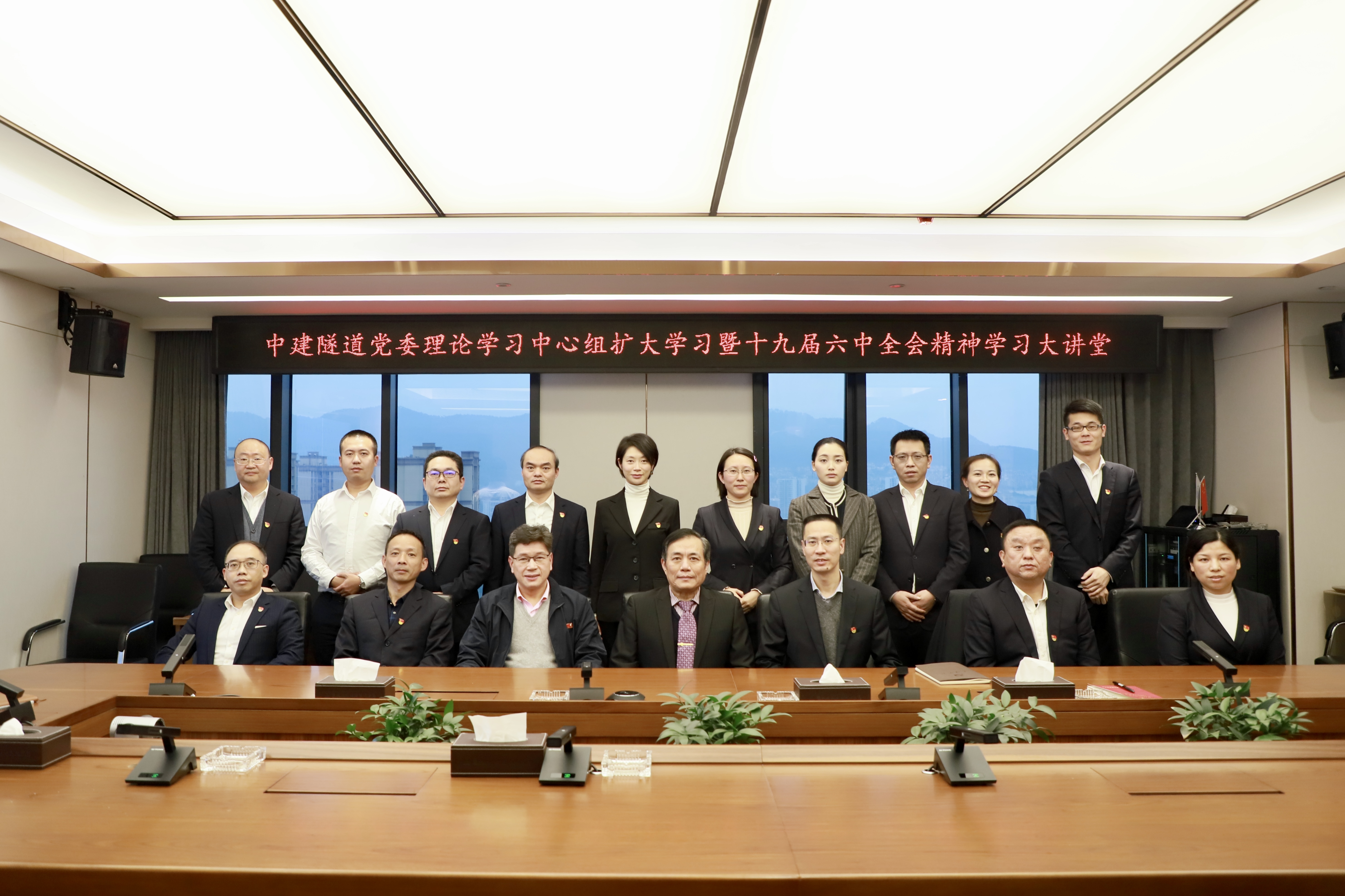 合影2.jpg 合影2.jpg