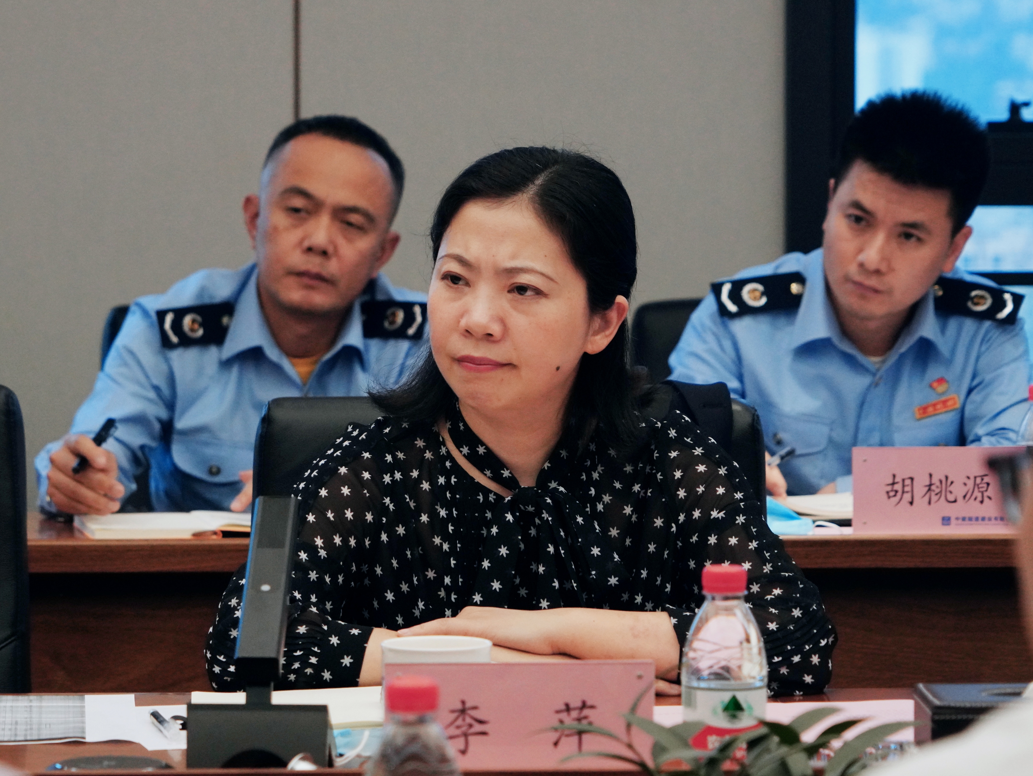 李萍领导单人.jpg 李萍领导单人.jpg