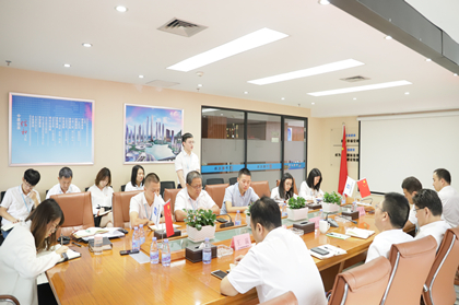 参会员工汇报工作420.jpg 参会员工汇报工作420.jpg